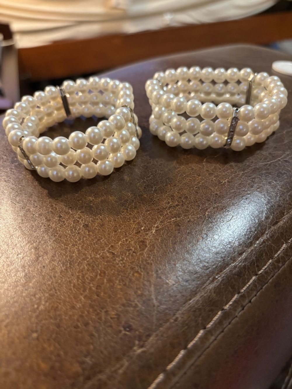Classic White Pearl Triple-Row Stretch Bracelet - Elegant Women's Jewelry